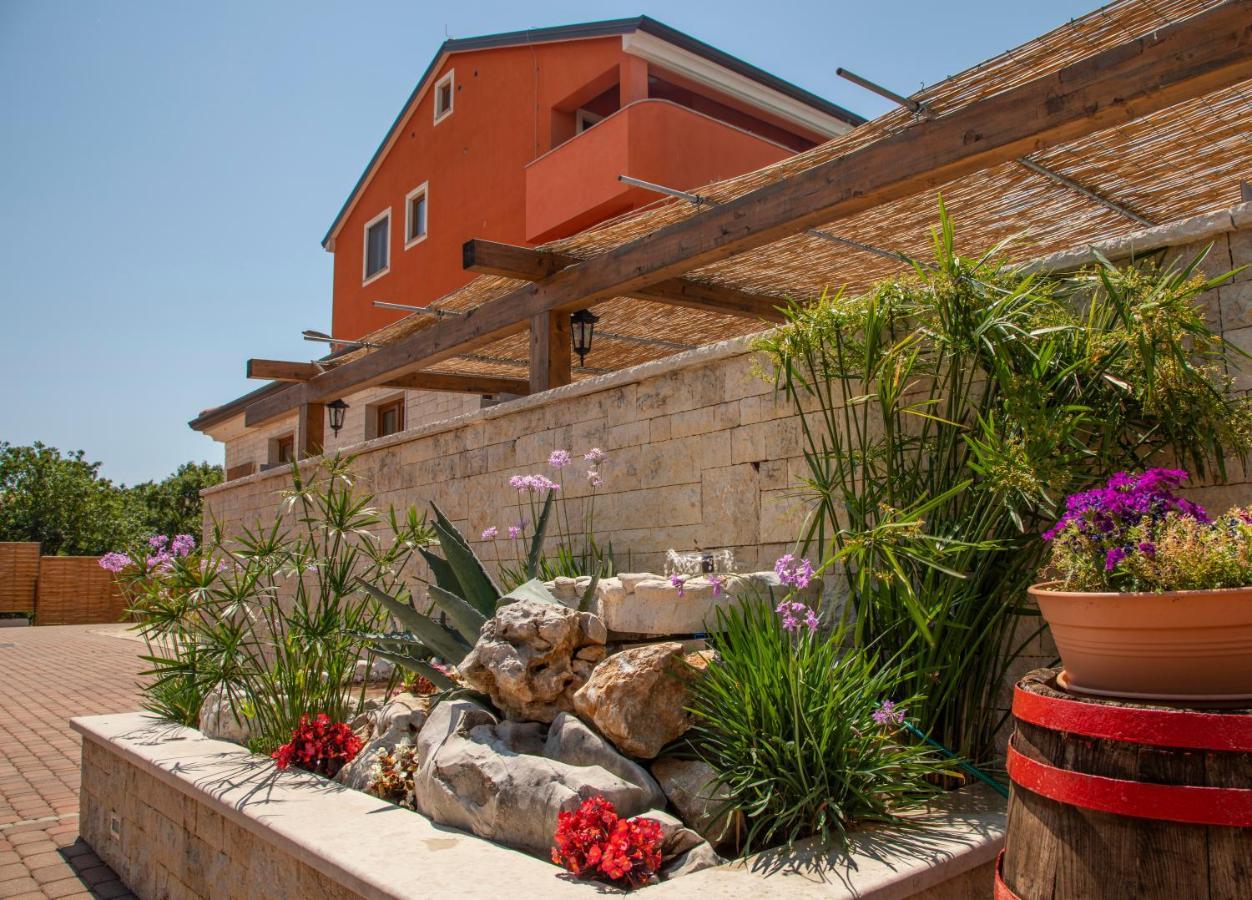 Hotel Natura Vilanija 외부 사진