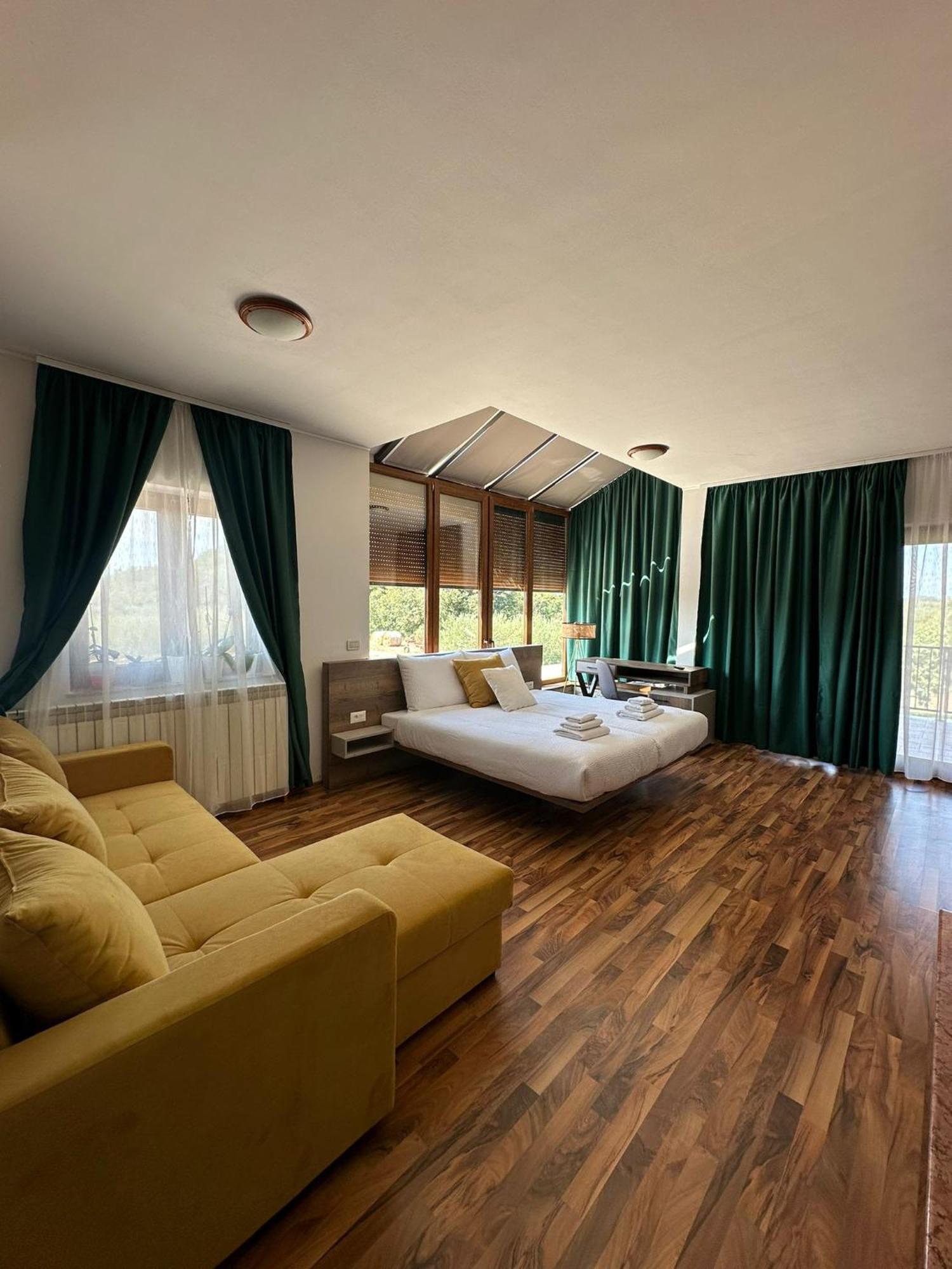 Hotel Natura Vilanija 외부 사진